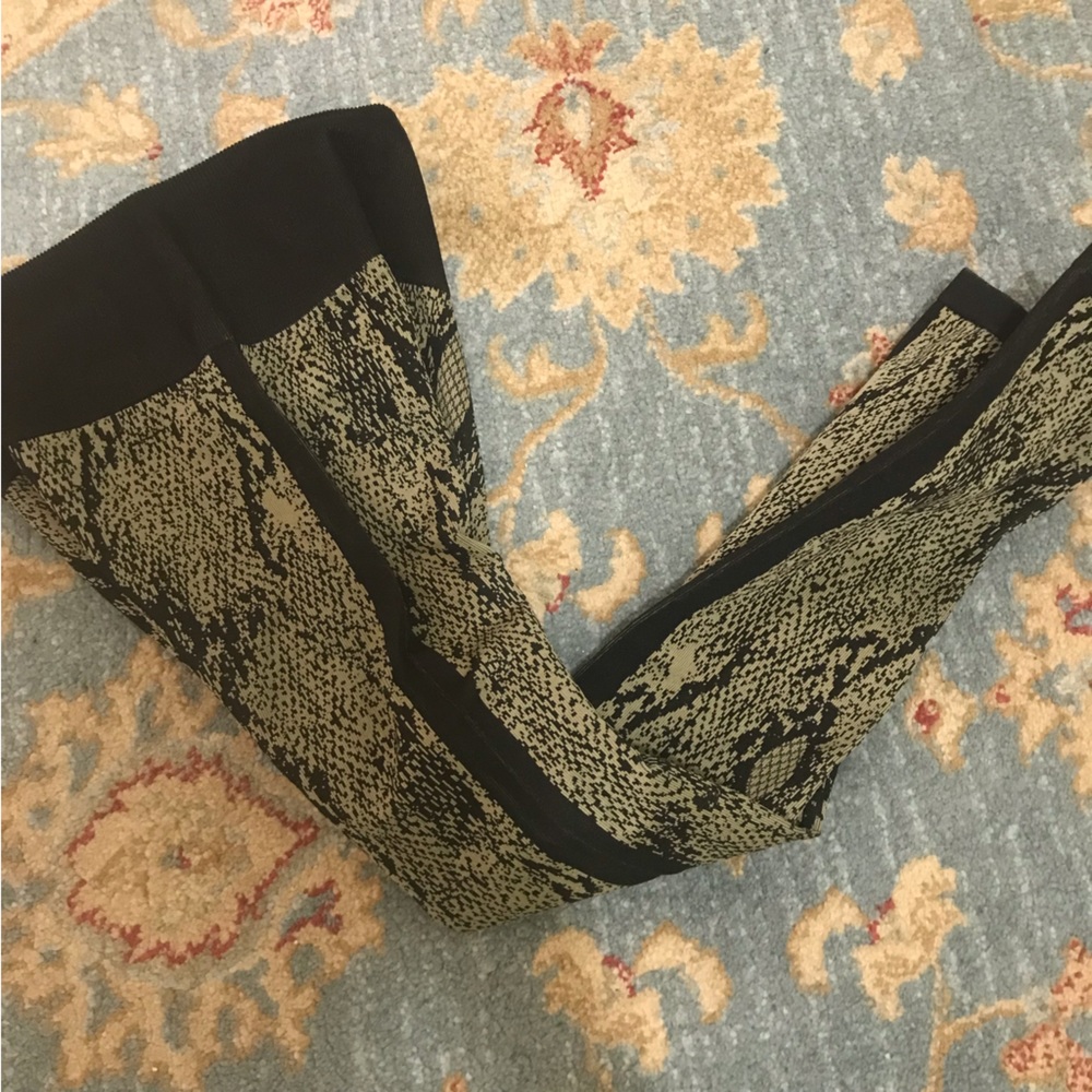 Fabletics Set - Picture 6 of 10